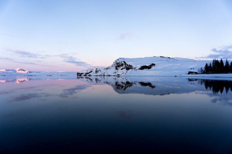 Lake Þingvallavatn at sunrise